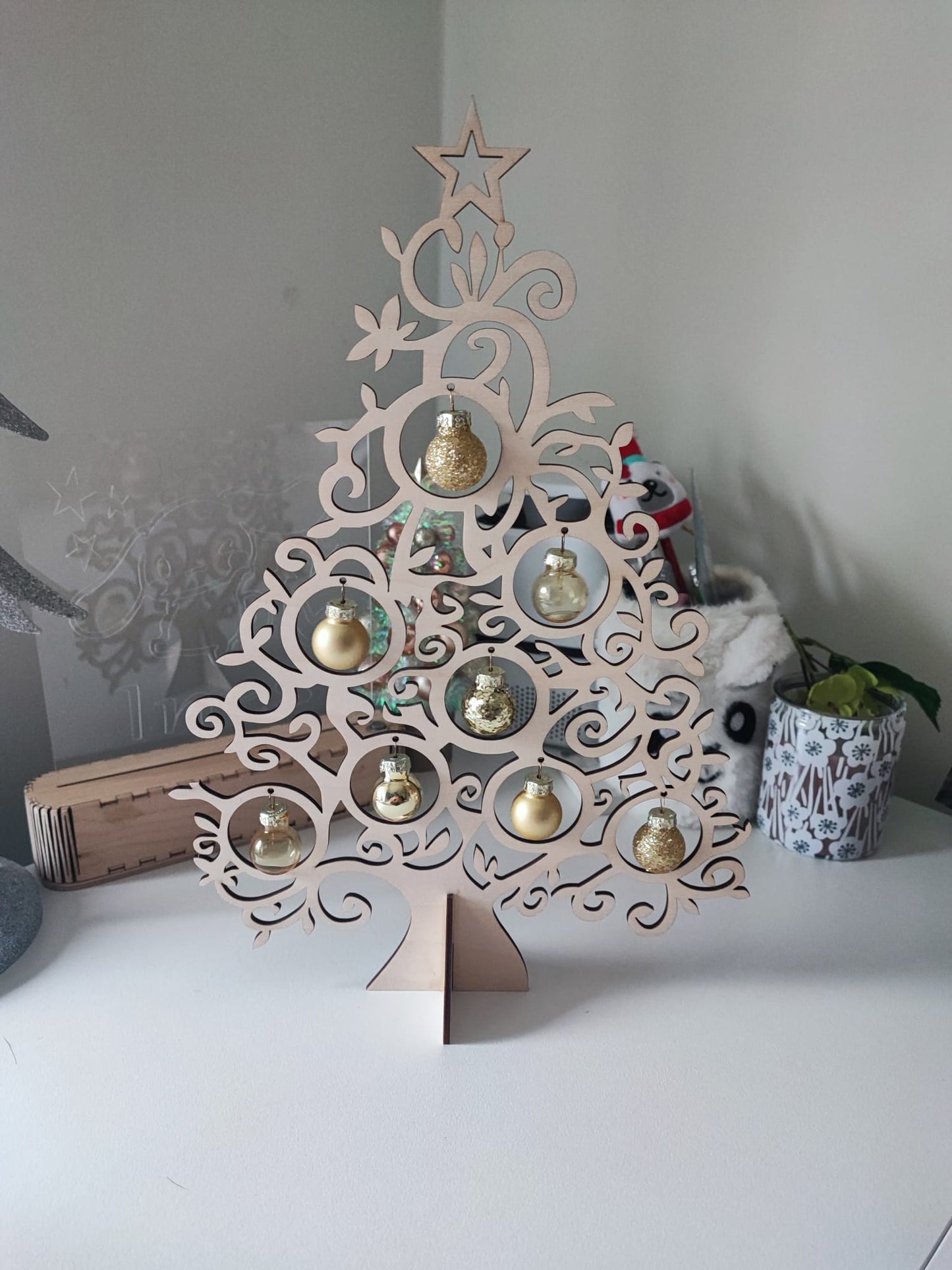 Sapin de Noël avec boules